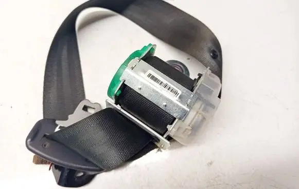 Hyundai i30 Middle seatbelt (rear) 