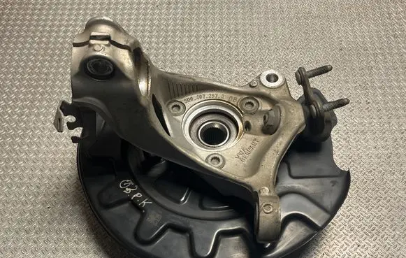 Audi Q3 F3 Front wheel hub 5Q0407257A