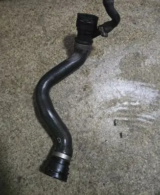 BMW 5 E39 Engine coolant pipe/hose 11537785148