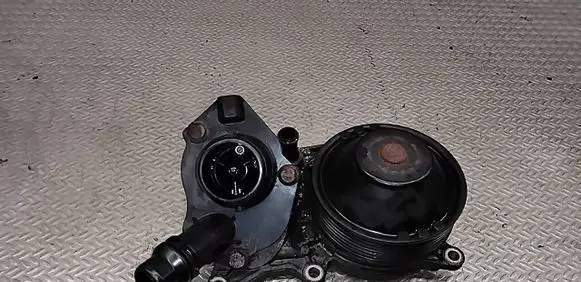 BMW 3 E90 E91 Water pump 781083302