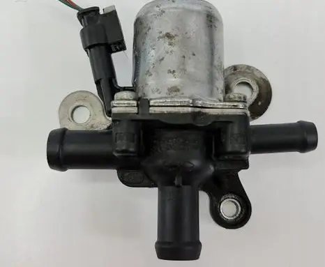 Mercedes-Benz C W204 Coolant heater control valve A2722000131