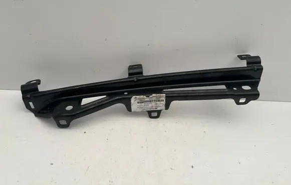Porsche Macan (95C) Fender mounting bracket 95C821433