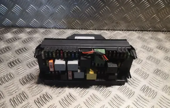 Mercedes-Benz E C207 W207 Fuse box set 2129006012 A2129006012