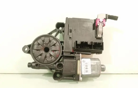 Volkswagen PASSAT B7 Front door window regulator motor 3C095979