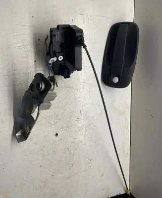 Opel Vivaro Front door lock 8200008246 91166237