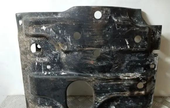 Jeep Cherokee III KJ Engine splash shield/under tray