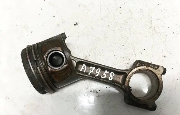 Nissan Qashqai Piston with connecting rod 