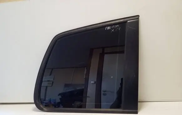 Volkswagen Touran I Rear side window