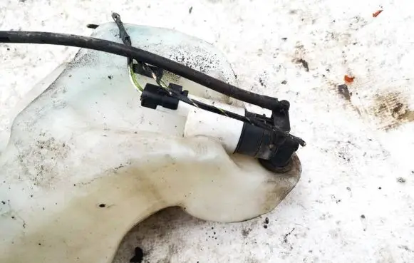 Peugeot 607 Windscreen/windshield washer pump 8200067015