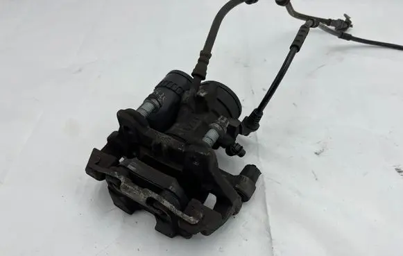BMW 1 F40 Rear brake caliper 1543679