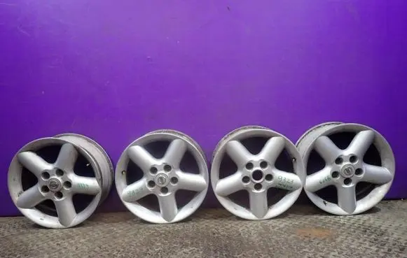 Nissan X-Trail T30 R16 alloy rim 