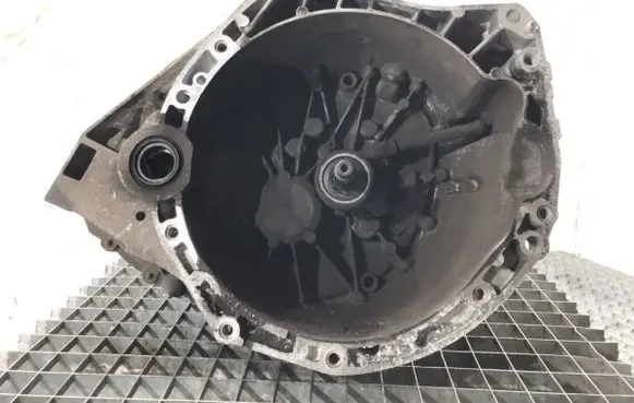 Nissan Qashqai Manual 5 speed gearbox 7701700558