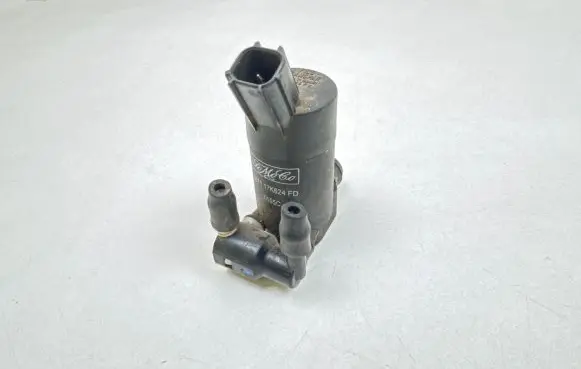 Ford Focus Windscreen/windshield washer pump 1S7117K624FD