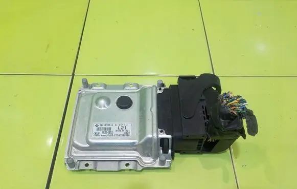 KIA Rio Engine control unit/module 391332B312