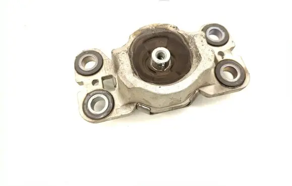 Volvo S80 Engine mount bracket