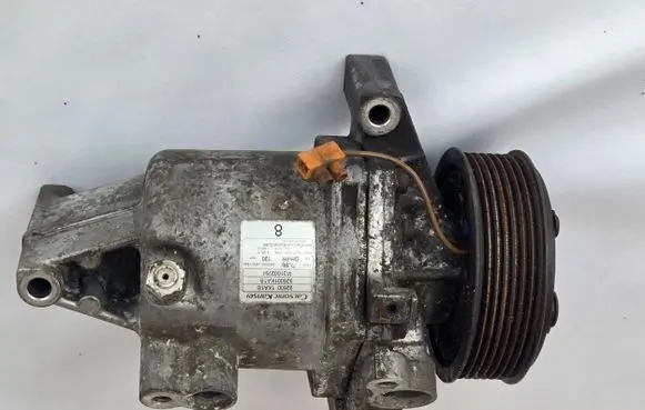 Nissan Juke I F15 Air conditioning (A/C) compressor (pump) 926001KA1B A131002294