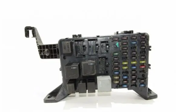 Ford Mondeo Mk III Fuse module 1S7T14A301CC