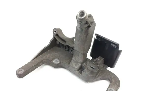 Ford Focus Engine mounting bracket Av6q9b470bb