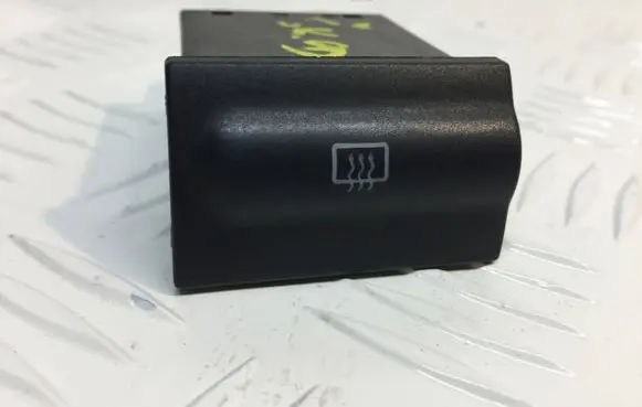 Skoda Octavia Mk1 (1U) Windscreen/window heater switch J0959621A