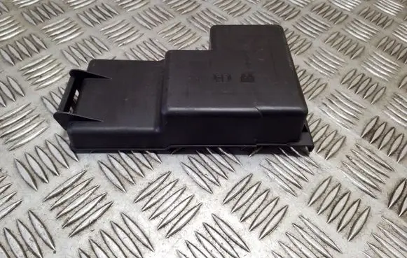 Volvo XC90 Fuse box cover 31676133