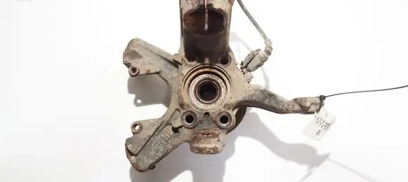 Volkswagen Golf V Front wheel hub