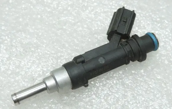 Toyota Yaris Fuel injector 2320949205