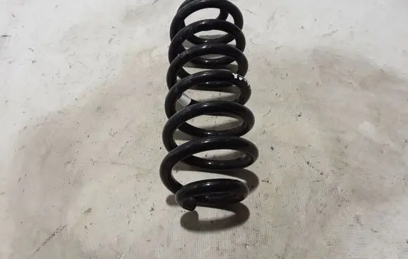 Volvo XC40 Rear coil spring 32333613
