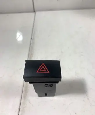 Hyundai Santa Fe Hazard light switch 70920C