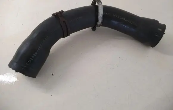 Mercedes-Benz Vito Viano W639 Engine coolant pipe/hose A6395013882