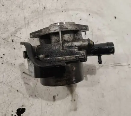Renault Megane II Vacuum pump 8200521381
