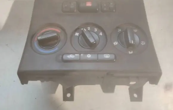 Opel Zafira A Engine oil radiator 90673 1200214026
