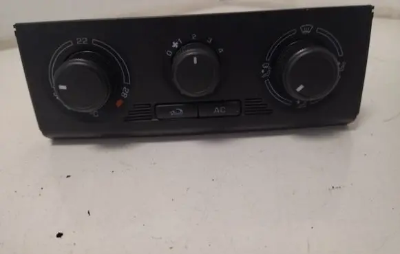 Skoda Fabia Mk2 (5J) Climate control unit 5J0820045