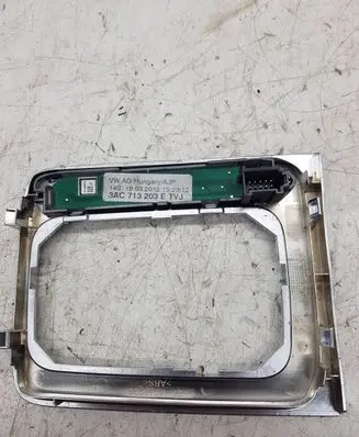 Volkswagen PASSAT CC Gear shift selector indicator 3AC713203E