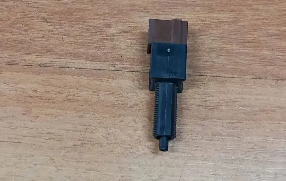 Nissan Qashqai Brake pedal sensor switch 9423U