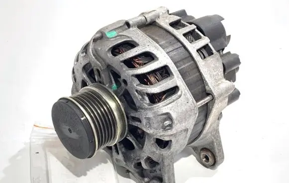 Renault Captur Generator/alternator 231008918R