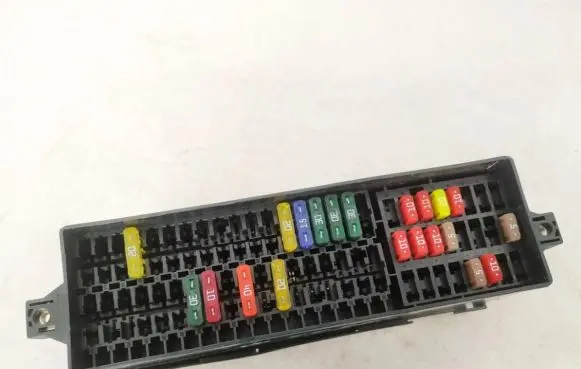 Volkswagen Jetta VI Fuse box set 6R0937615A 5C8970000C