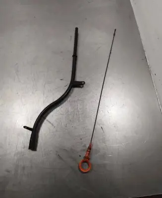 Volkswagen PASSAT B6 Oil level dip stick 03g115611