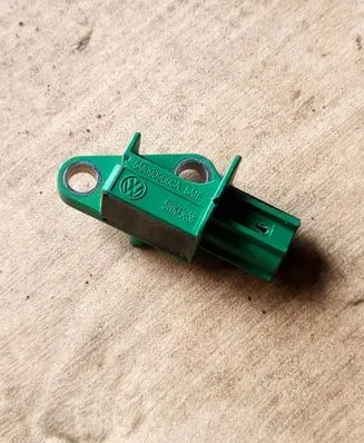 Volkswagen Touran II Airbag deployment crash/impact sensor 5M0909606A 5WK43658