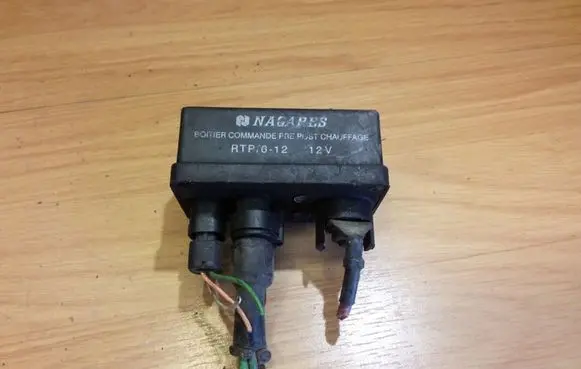 Renault Megane I Glow plug pre-heat relay 7700867558C