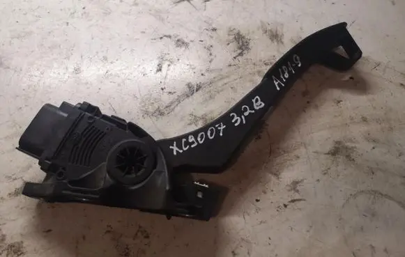 Volvo XC90 Accelerator throttle pedal 30715179 A1819