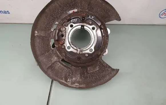 BMW X5 E70 Rear wheel hub spindle/knuckle 6879101 33326879101