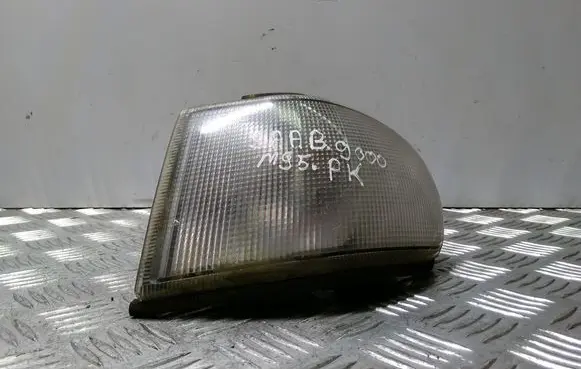 Saab 9000 CS Front indicator light