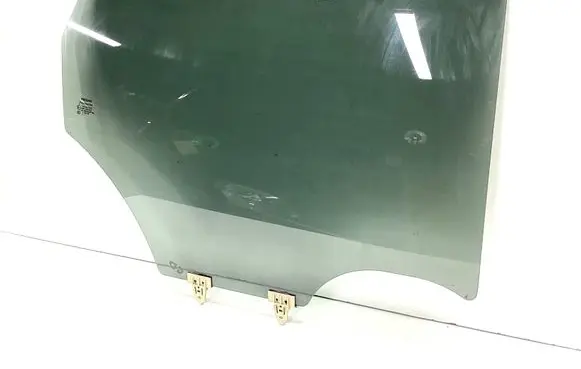 Nissan Qashqai Rear door window glass 43R001595