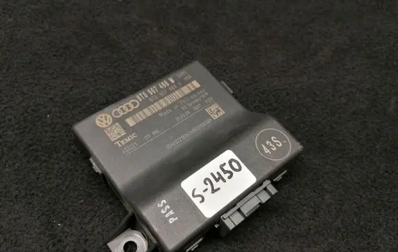 Audi A4 S4 B8 8K Gateway control module 8T0907468M