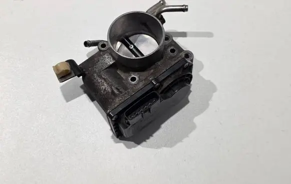 Toyota Avensis T250 Throttle valve 2203028050