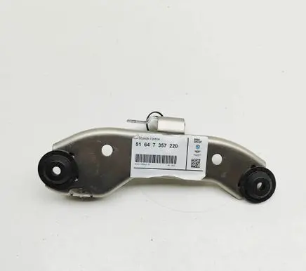 BMW 5 G30 G31 G38 Radiator support slam panel bracket 51647357220 7357220