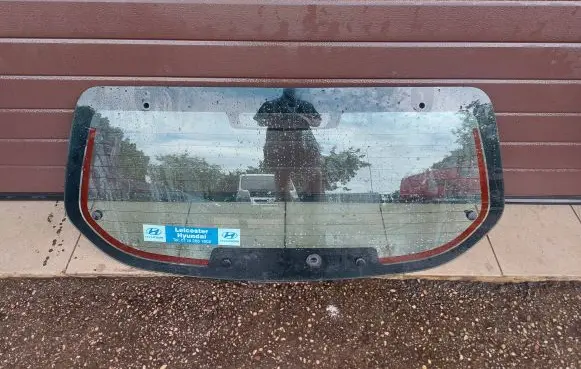 Hyundai Tucson JM Opening tailgate glass 43R000384 E000008 DOT748M52AS2