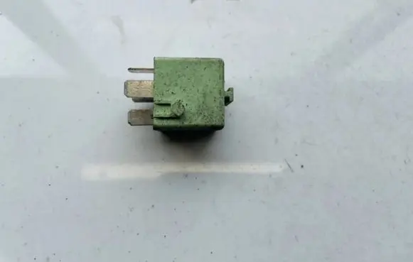 BMW 5 E39 Other relay 61368373700 v23134-k59-x312