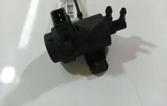 Renault Scenic I Turbo solenoid valve 7700113071