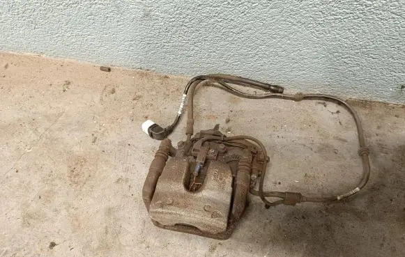 Mercedes-Benz E W213 Rear brake caliper A0004237200